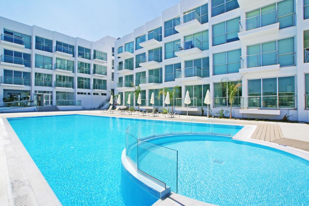 Meryl - Coralli Beachfront Apartment Protaras Esterno foto