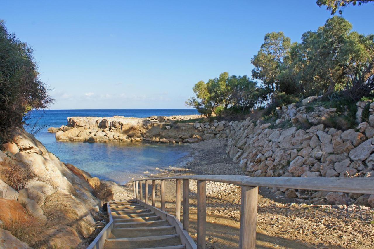 Meryl - Coralli Beachfront Apartment Protaras Esterno foto