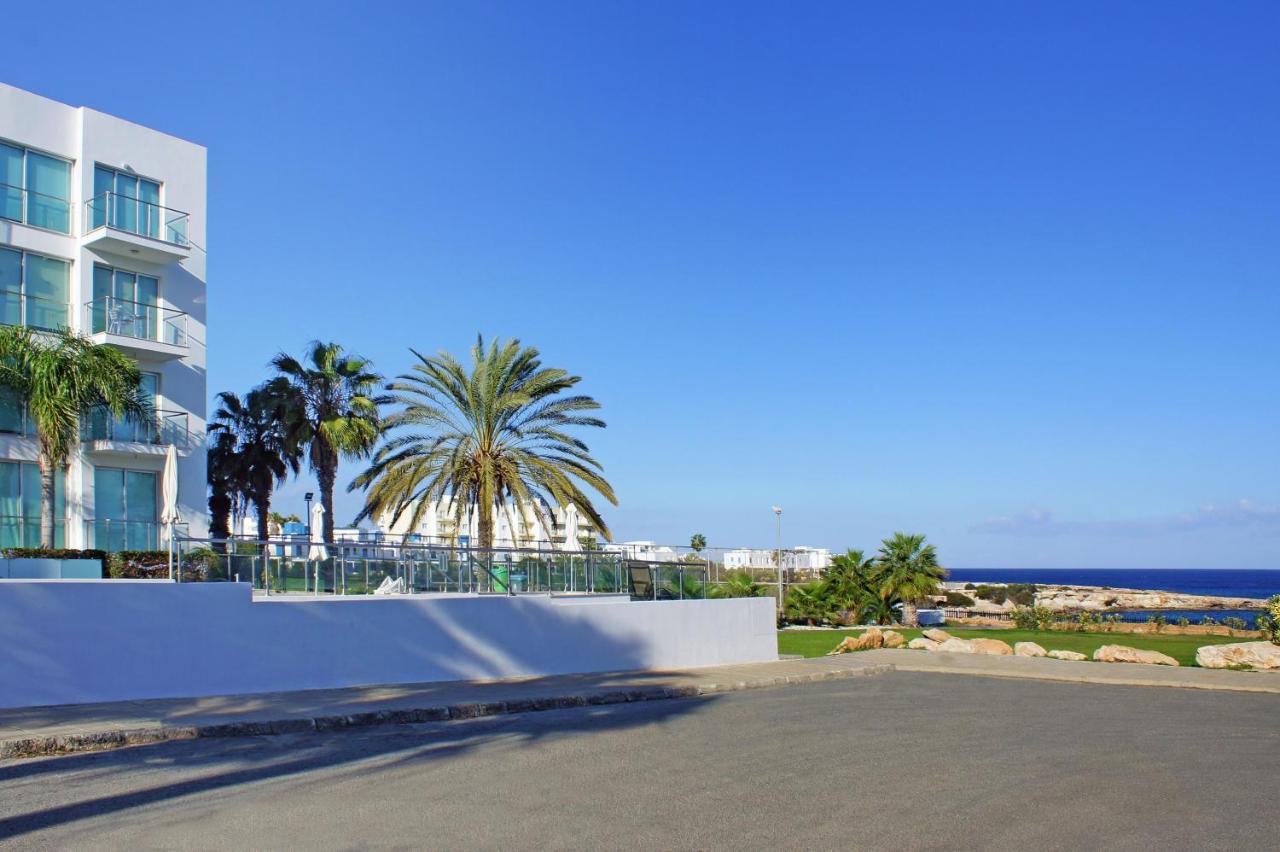Meryl - Coralli Beachfront Apartment Protaras Esterno foto