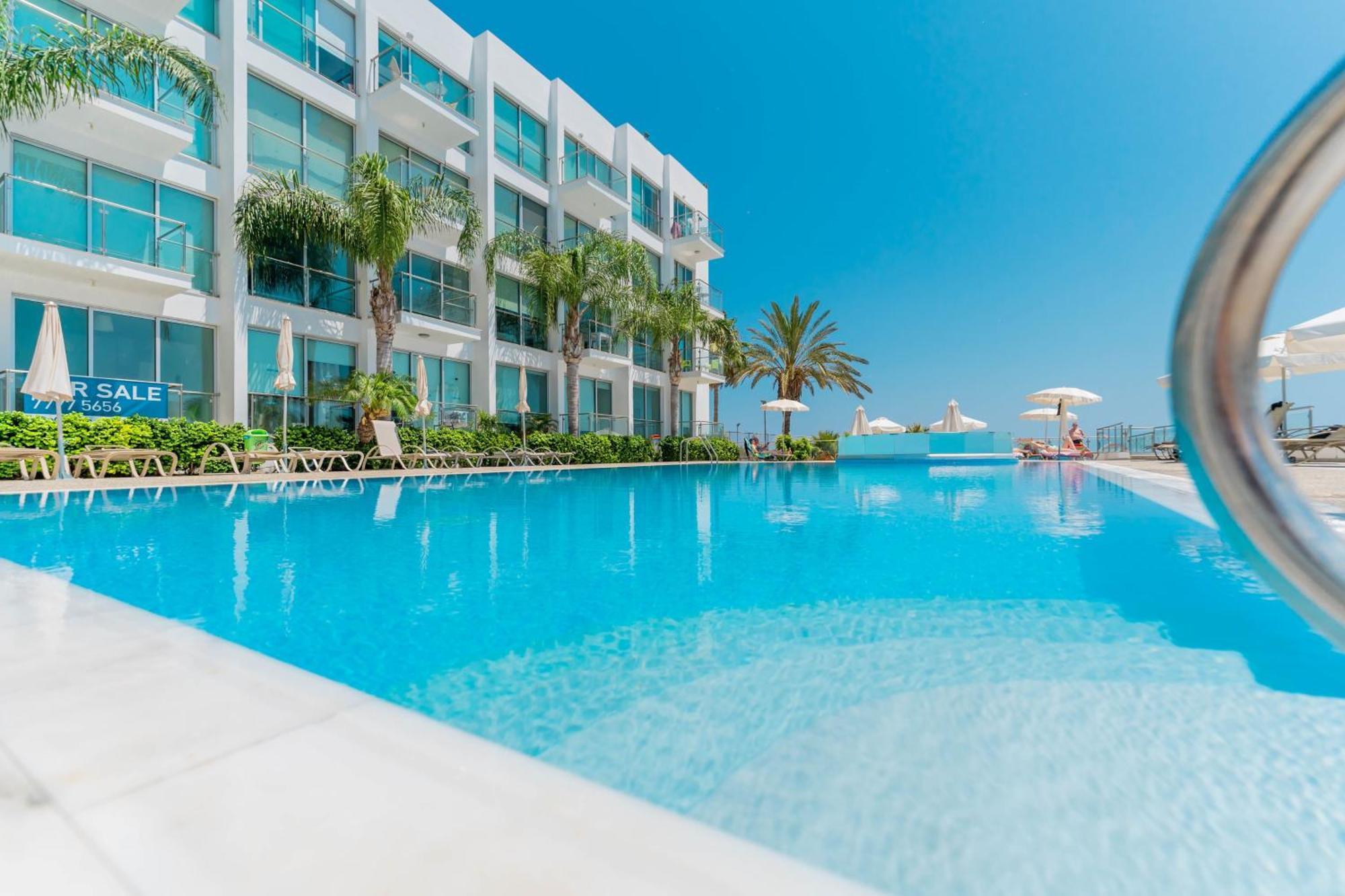 Meryl - Coralli Beachfront Apartment Protaras Esterno foto
