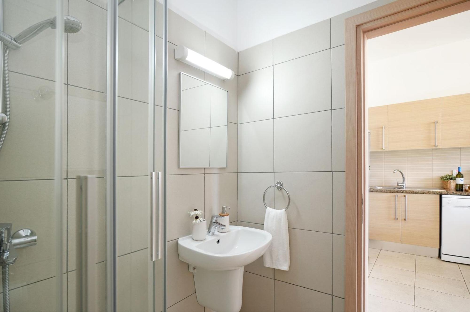 Meryl - Coralli Beachfront Apartment Protaras Esterno foto