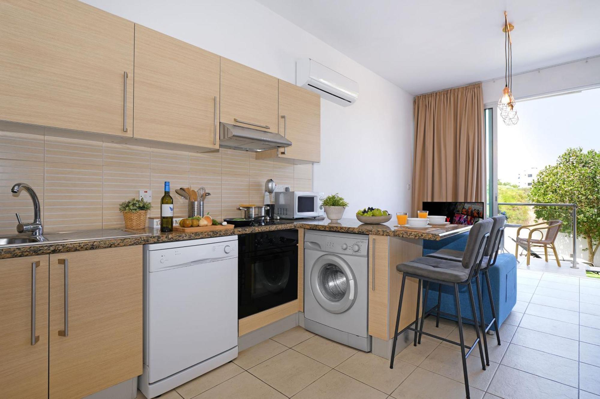 Meryl - Coralli Beachfront Apartment Protaras Esterno foto