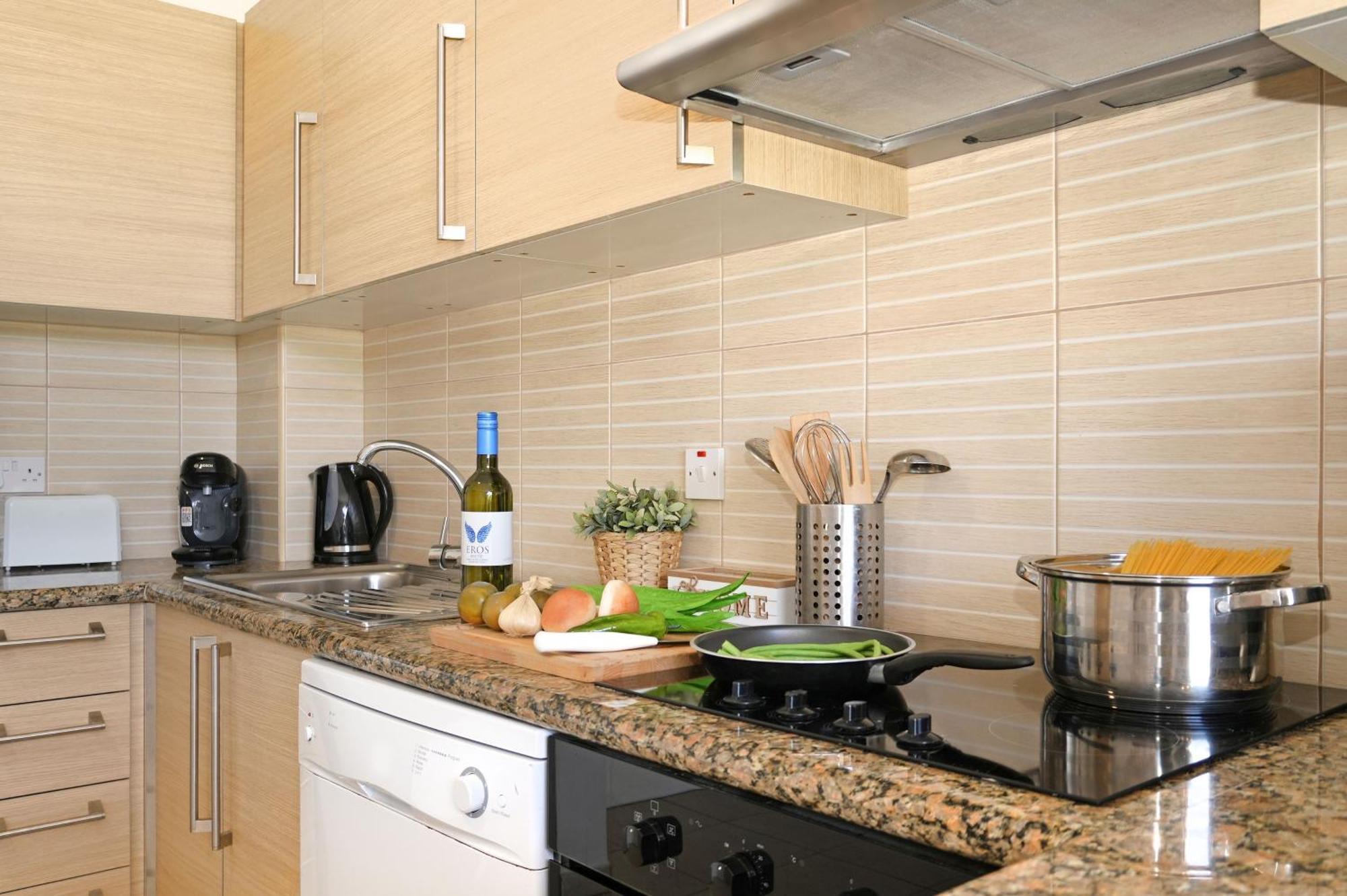 Meryl - Coralli Beachfront Apartment Protaras Esterno foto