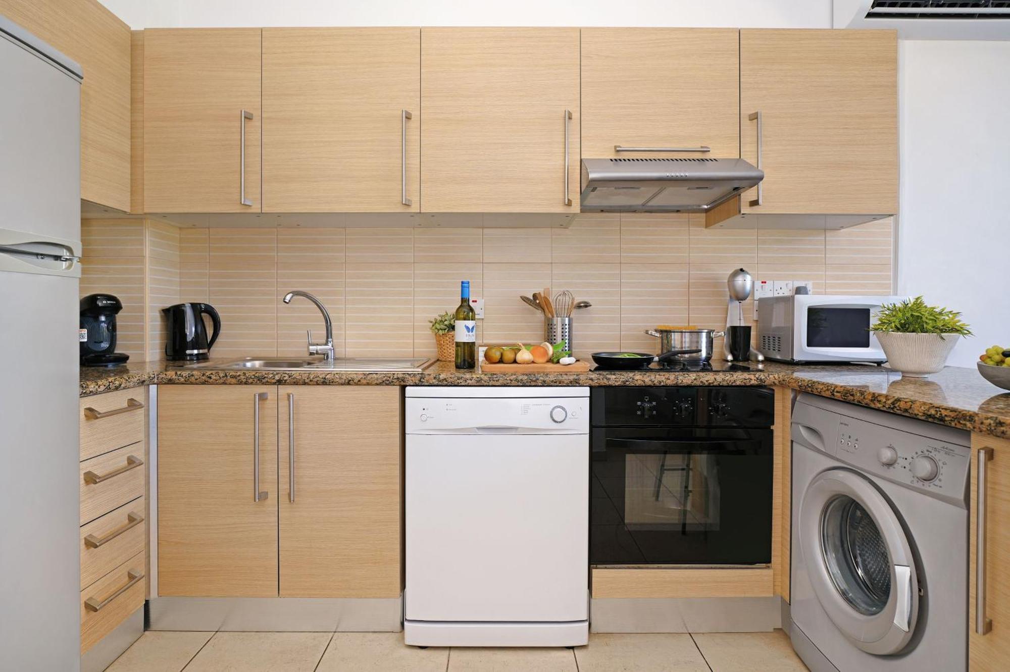 Meryl - Coralli Beachfront Apartment Protaras Esterno foto