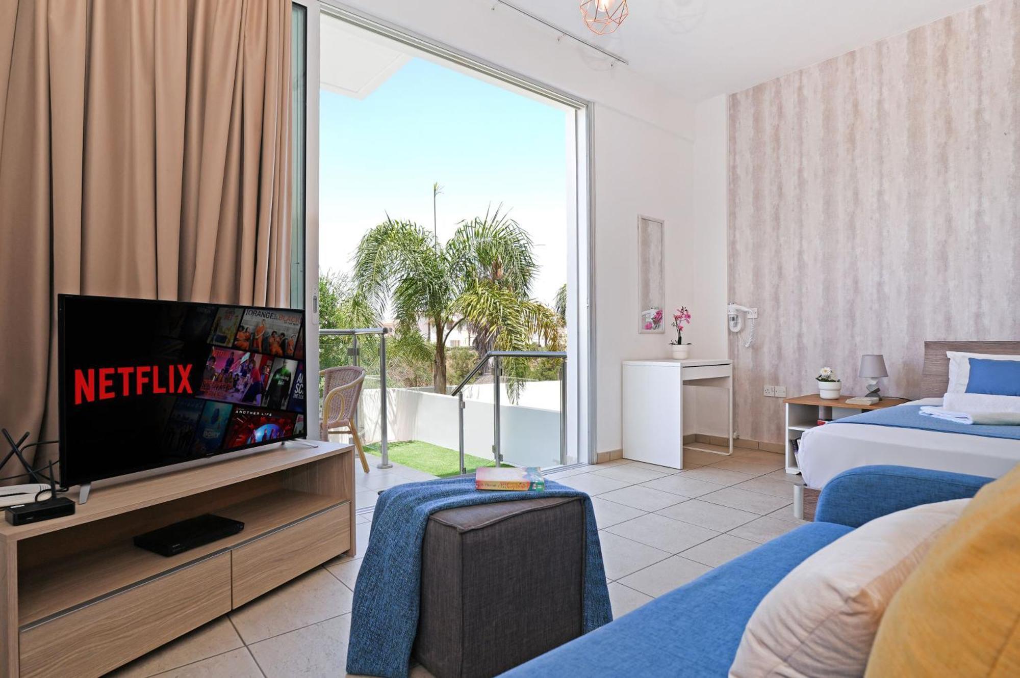 Meryl - Coralli Beachfront Apartment Protaras Esterno foto