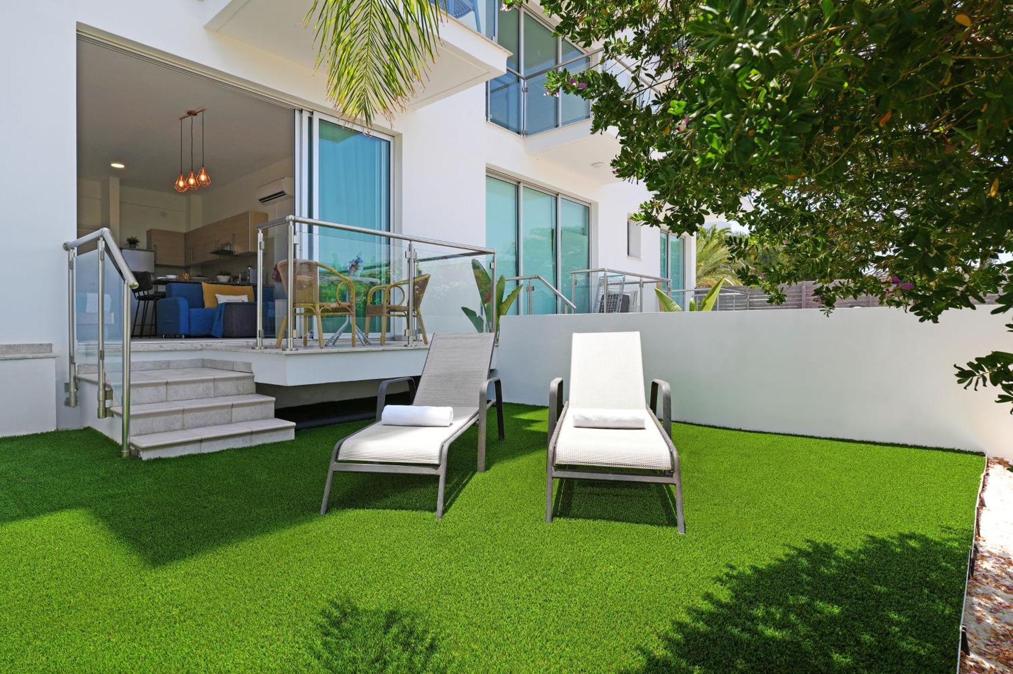 Meryl - Coralli Beachfront Apartment Protaras Esterno foto