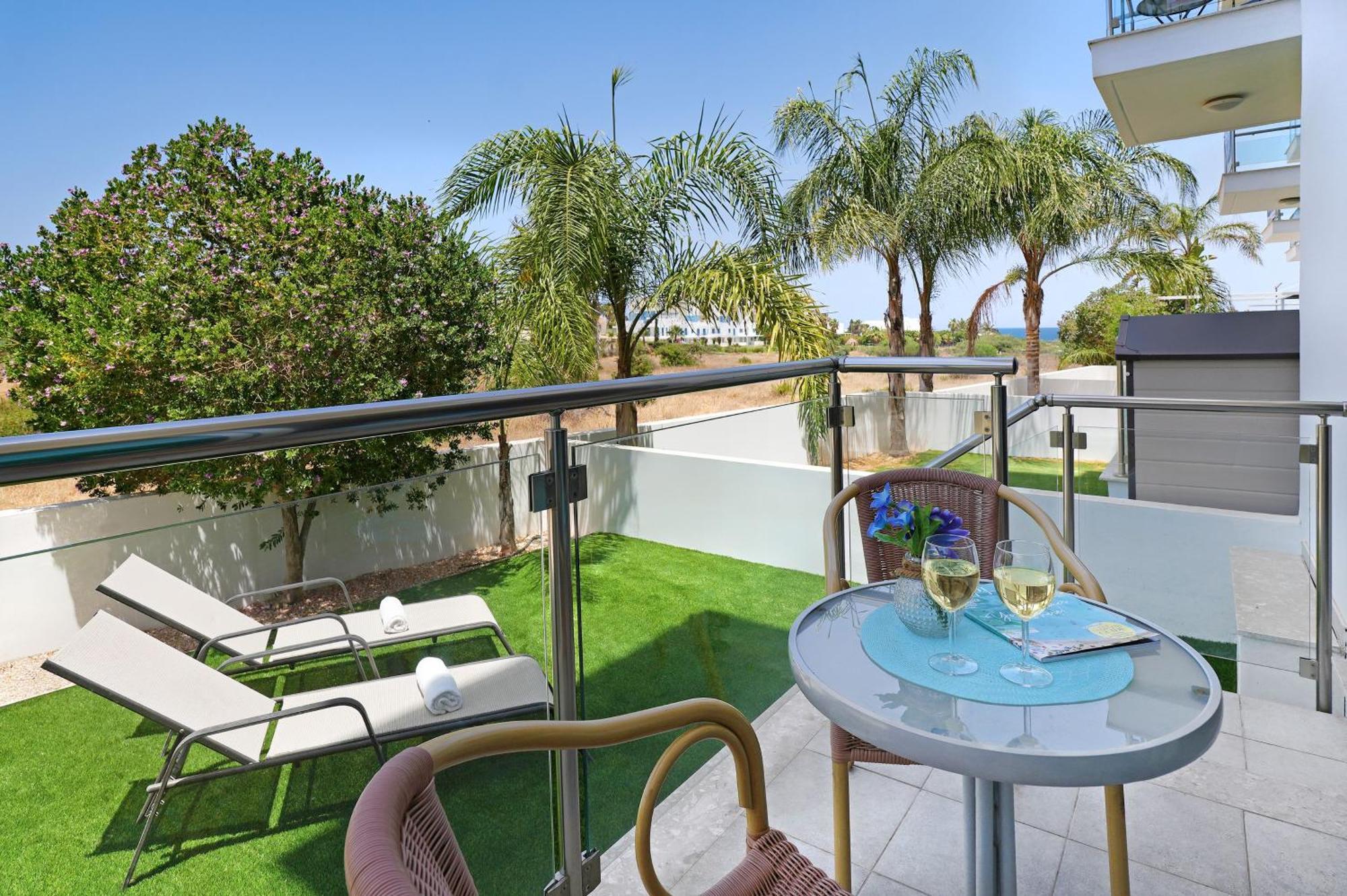 Meryl - Coralli Beachfront Apartment Protaras Esterno foto